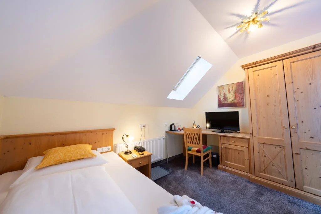 Deluxe Single Room